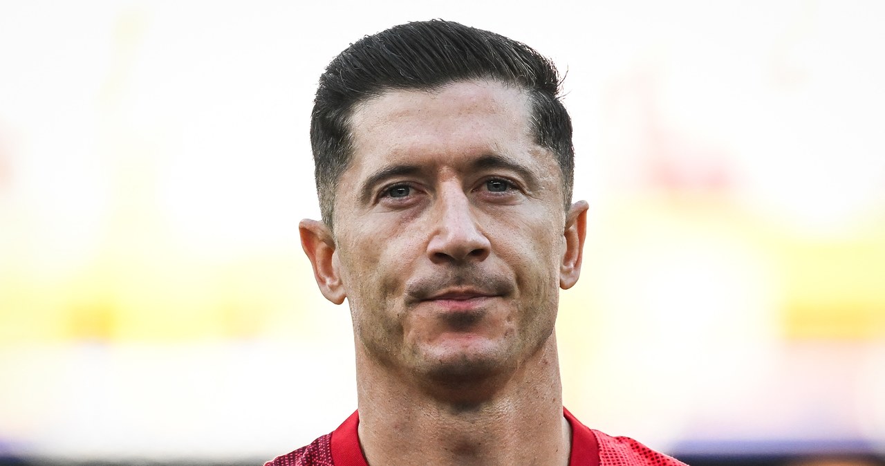 Robert Lewandowski mocno skrytykowany przez fanów /AFP