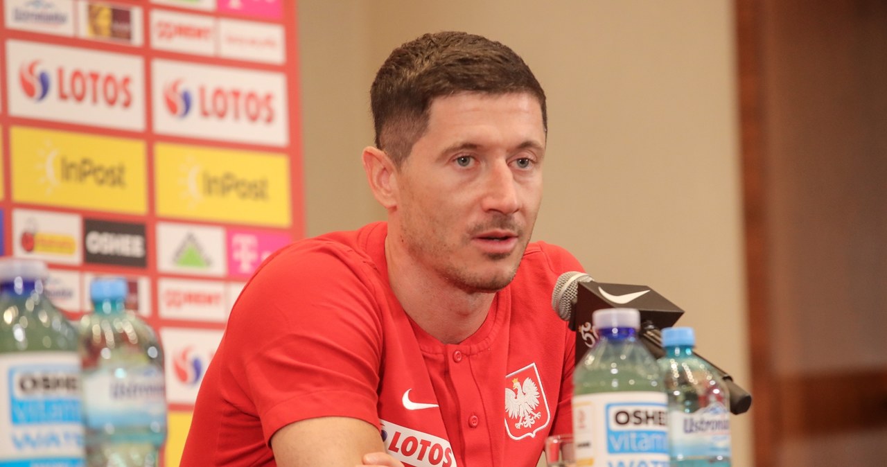 Robert Lewandowski na konferencji prasowej na zgrupowaniu reprezentacji Polski, 30 maja 2022 /Marcin Szymczyk /Newspix