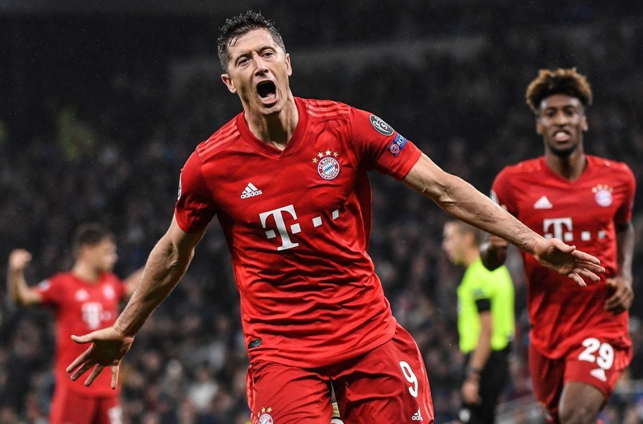 Robert Lewandowski najlepszym piłkarzem 2020 roku / 	ANDY RAIN    /PAP/EPA