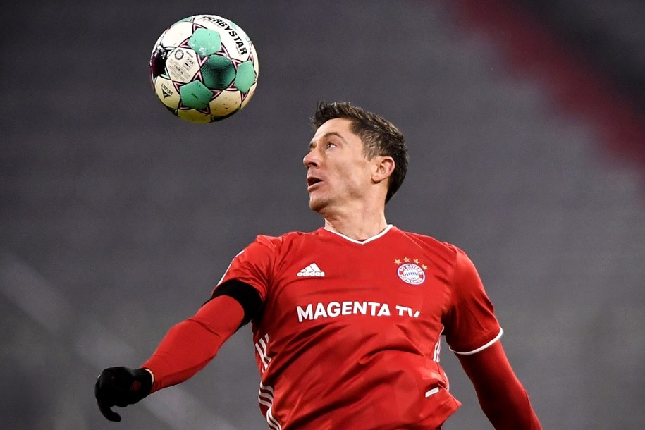 Robert Lewandowski najlepszym piłkarzem 2020 roku /LUKAS BARTH-TUTTAS /PAP/EPA