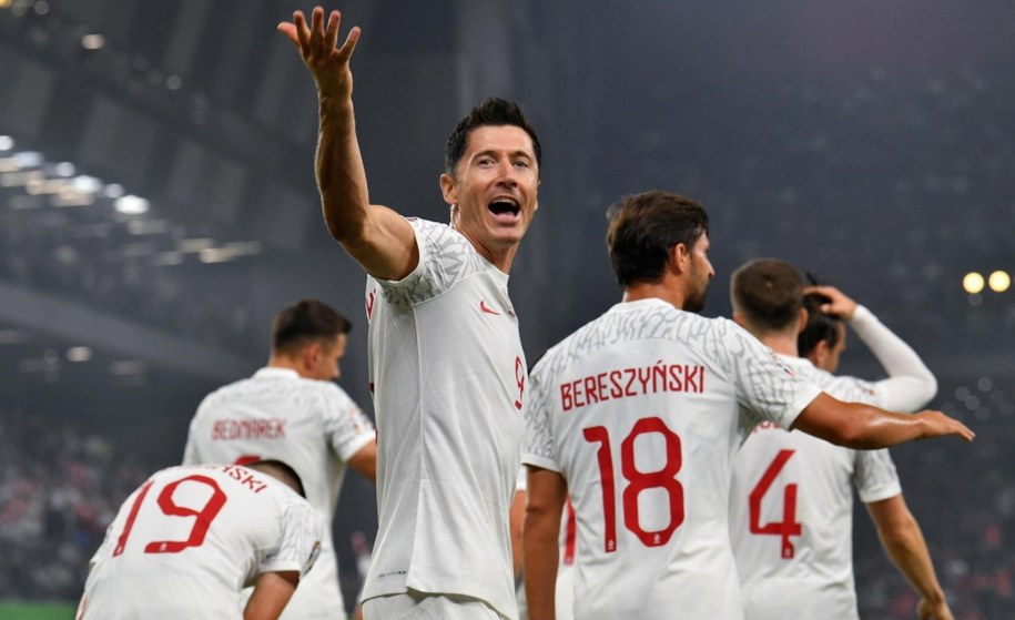 Robert Lewandowski podczas meczu eliminacyjnego mistrzostw Europy z Albanią /Andrzej Lange /PAP