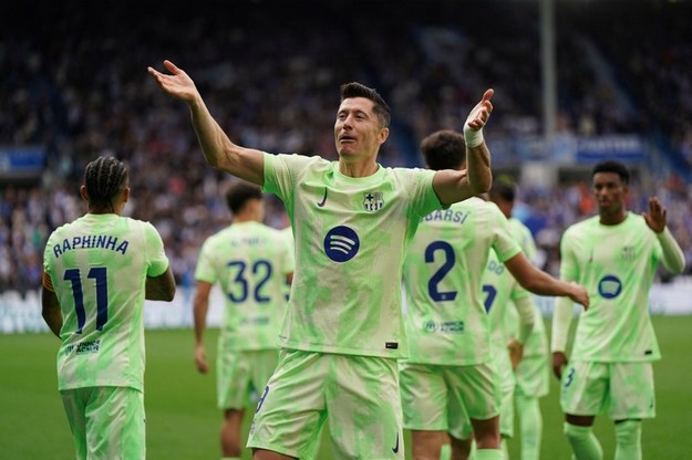 Robert Lewandowski podczas meczu z Deportivo Alaves /CESAR MANSO/AFP /East News