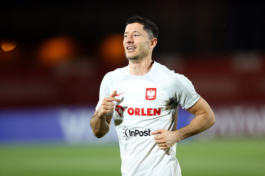 Robert Lewandowski podczas pierwszego treningu kadry w Katarze /	TOLGA BOZOGLU /PAP/EPA