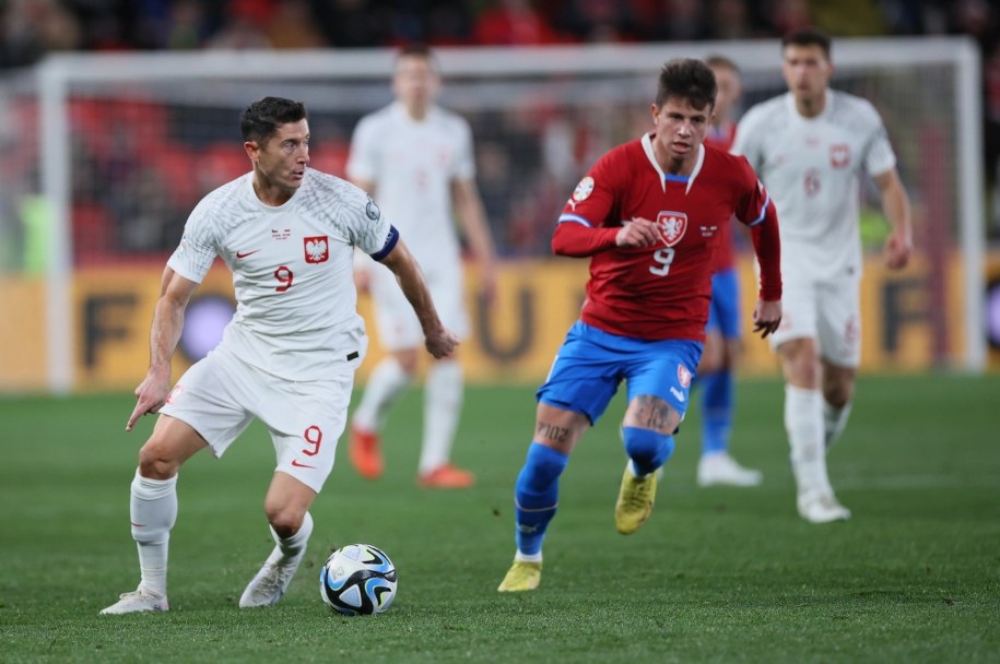 Robert Lewandowski podczas tegorocznego meczu Polski z Czechami w Pradze /	Leszek Szymański   /PAP