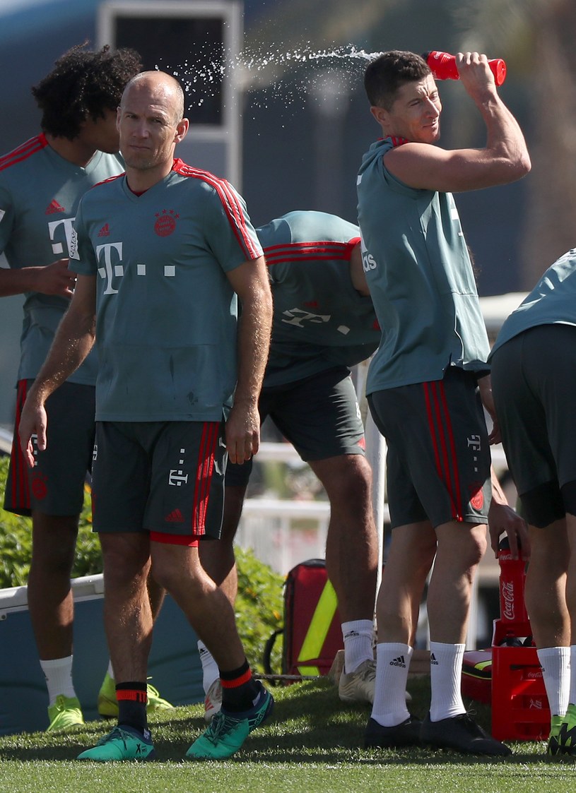 Robert Lewandowski podczas zgrupowania Bayernu w Katarze /AFP
