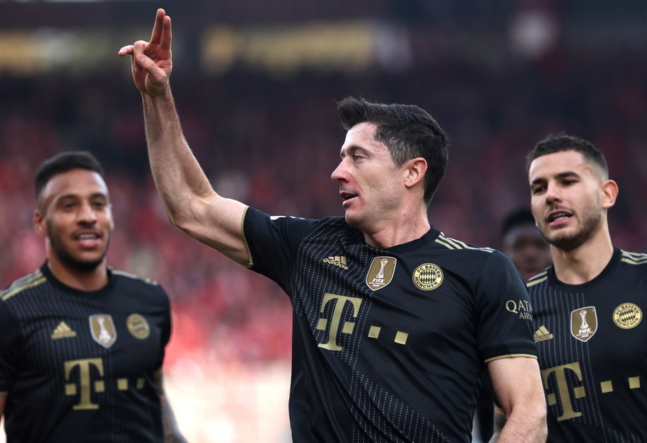 Robert Lewandowski powalczy o kolejne bramki w kadrze /FILIP SINGER /PAP