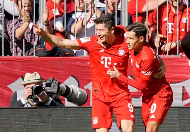 Robert Lewandowski strzelił dwa gole w meczu z FC Koeln /RONALD WITTEK /PAP/EPA