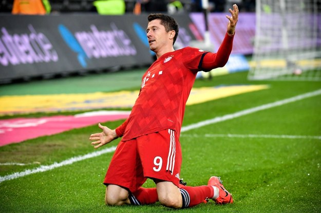 Robert Lewandowski w meczu Bayernu z Borussią Moenchengladbach strzelił dwie bramki /ULRICH HUFNAGEL /PAP/EPA