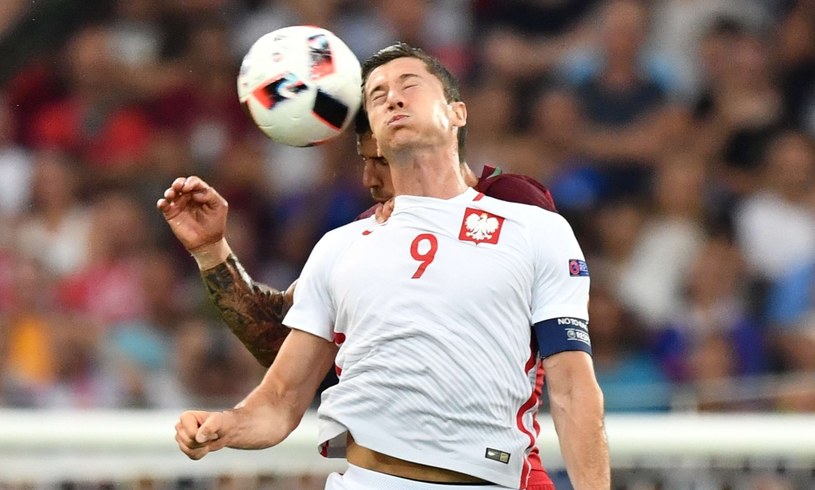 Robert Lewandowski w meczu Polski z Portugalią (Euro 2016) /AFP