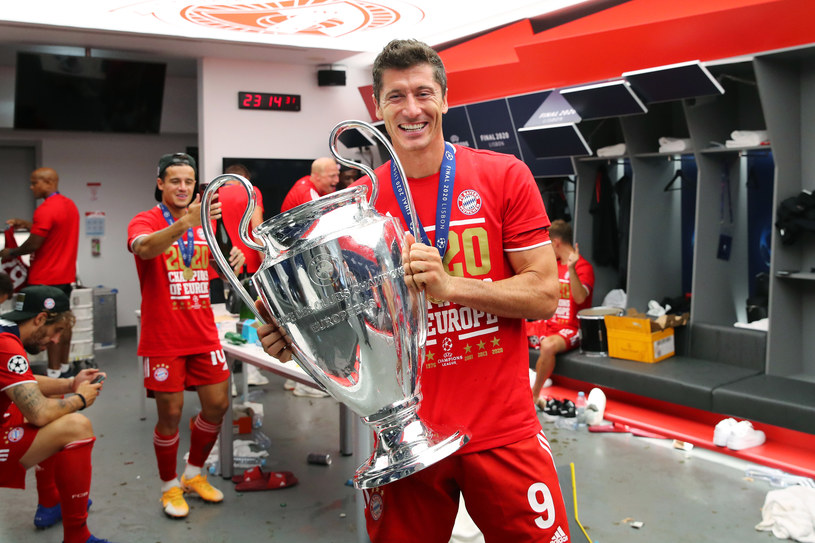 Robert Lewandowski wygrał w poprzednim sezonie Ligę Mistrzów i jest w tym momencie najlepszym piłkarzem na świecie, ale do najbogatszych jeszcze wiele mu brakuje /M. Donato/FC Bayern /Getty Images