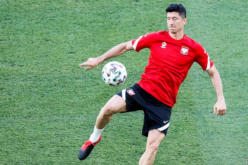 Robert Lewandowski z wysoką oceną w grze FIFA 22 /AFP