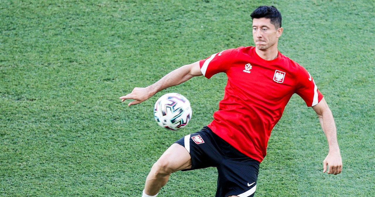 Robert Lewandowski z wysoką oceną w grze FIFA 22 /AFP