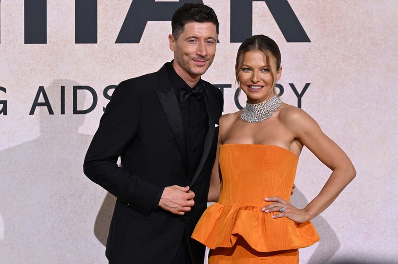 Robert Lewandowski z żoną Anną w Cannes /AFP