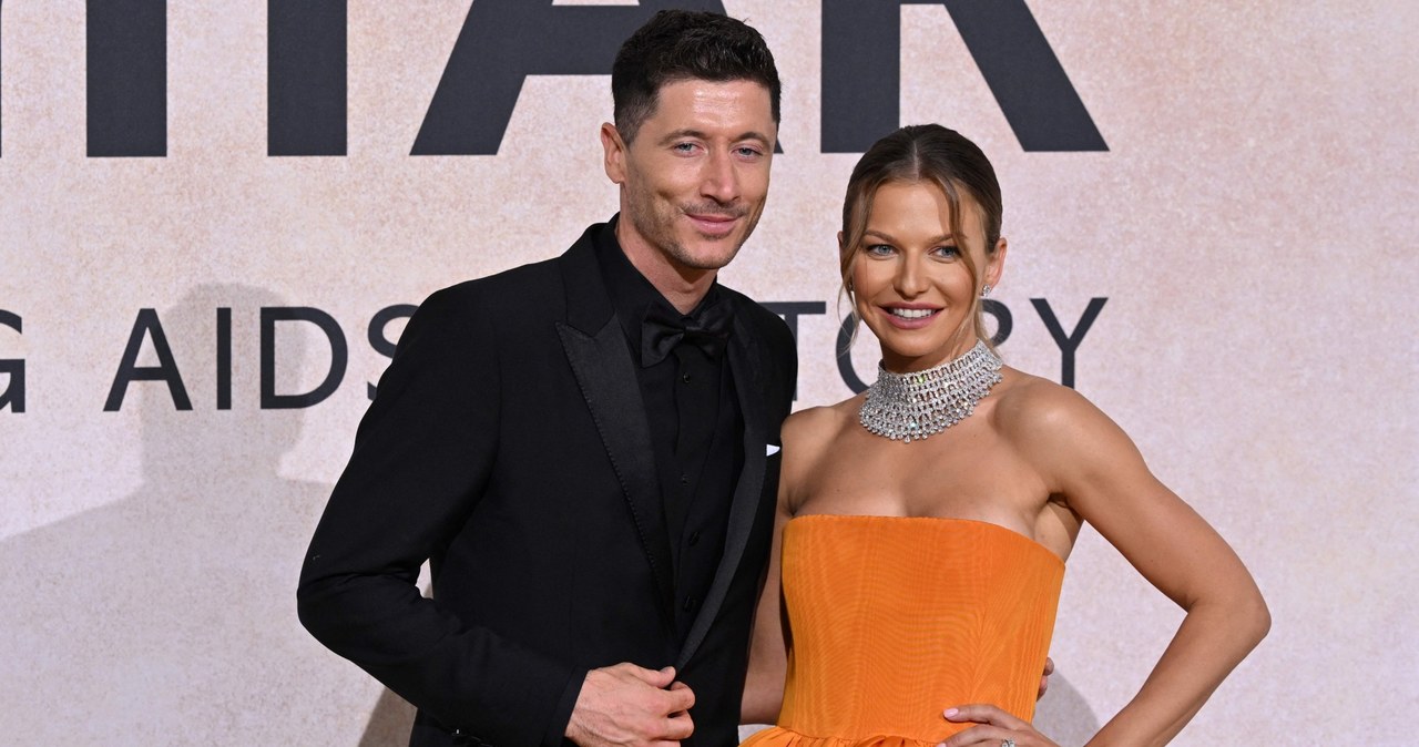 Robert Lewandowski z żoną Anną w Cannes /AFP