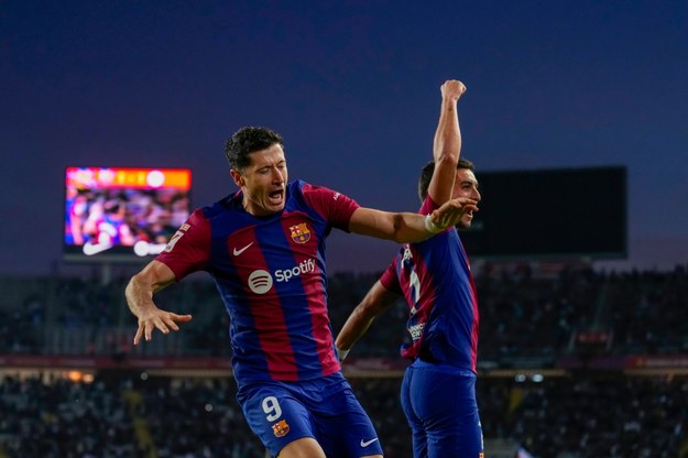 Robert Lewandowski zdobył dwie bramki dla Barcelony w meczu z Deportivo Alaves /ALEJANDRO GARCIA  /PAP/EPA
