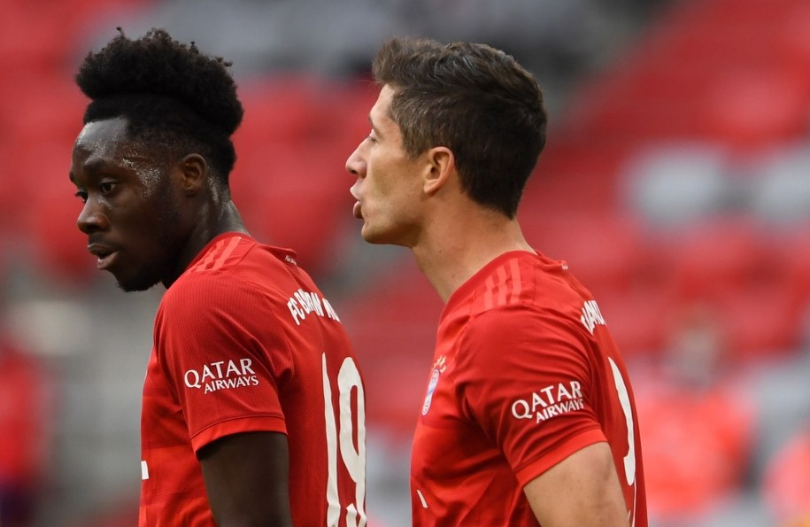 Robert Lewandowski zdobył dziś dwie bramki /CHRISTOF STACHE /PAP/EPA