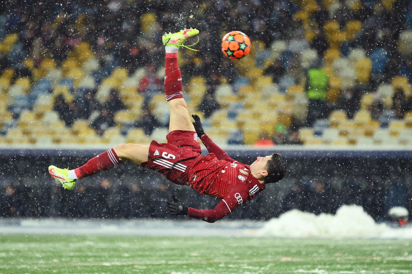 Robert Lewandowski zdobył przepiękną bramkę w starciu z Dynamem Kijów /Sebastian Widmann /Getty Images