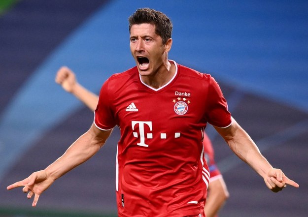 Robert Lewandowski został ogłoszony Piłkarzem Roku UEFA /Franck Fife / AFP POOL /PAP/EPA