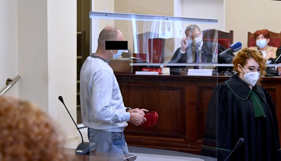 Robert M. przed szczecińskim sądem / 	Marcin Bielecki    /PAP