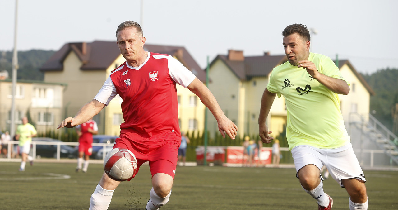 Robert Moskwa (L) na piłkarskim boisku /AKPA