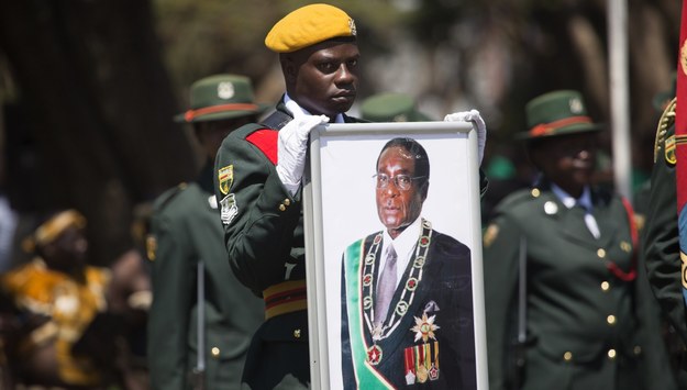 Robert Mugabe rządził Zimbabwe od 37 lat /AARON UFUMELI /PAP/EPA