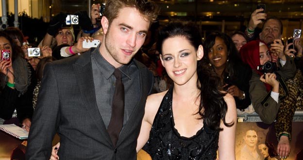 Robert Pattinson i Kristen Stewart na londyńskiej premierze "Przed Świtem. Cz. 1" - fot. Ian Gavan /Getty Images/Flash Press Media