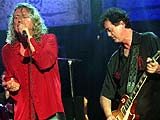 Robert Plant i Jimmy Page na scenie /AFP