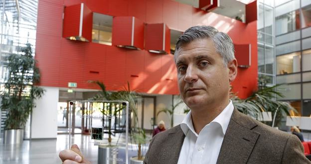 Robert Puskariz, szef działu produkcji modemów Ericssona w Lund (Szwecja) /EPA