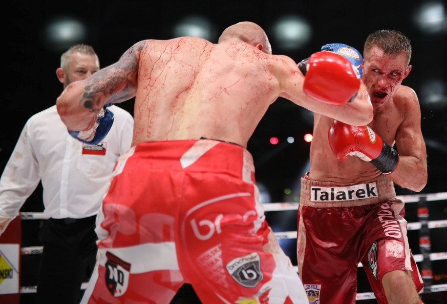 Robert Talarek i Norbert Dąbrowski podczas Narodowej Gali Boksu / 	Leszek Szymański    /PAP