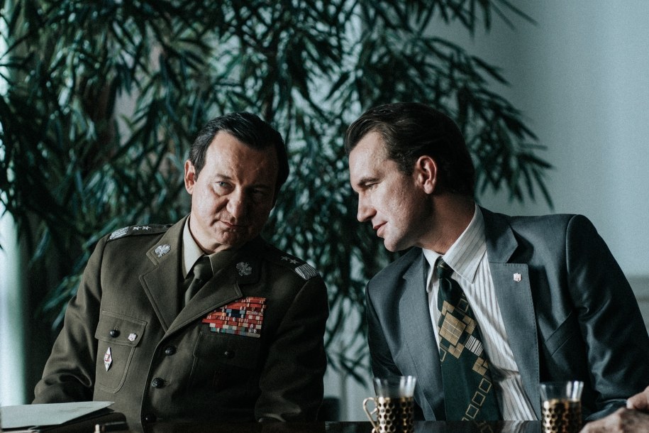 Robert Więckiewicz i Tomasz Kot na planie "Żeby nie było śladów" /Łukasz Bąk / Kino Świat /Materiały prasowe