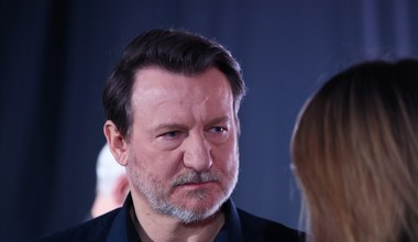 Robert Więckiewicz już tak nie wygląda. Przeszedł niezłą metamorfozę!