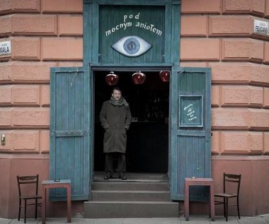 Robert Więckiewicz w scenie z filmu "Pod Mocnym Aniołem"