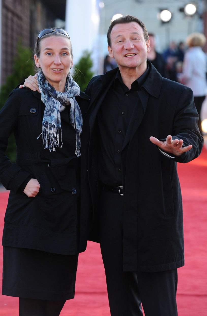 Robert Więckiewicz z żoną /Andras Szilagyi /MWMedia