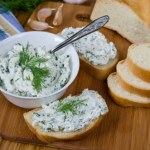 Robi się w pięć minut, a znika w dwie. Idealna pasta do kanapek na śniadanie 