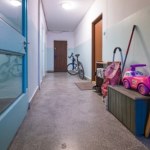 blok Robią z klatek schodowych prywatne składziki. Mandaty idą w tysiące