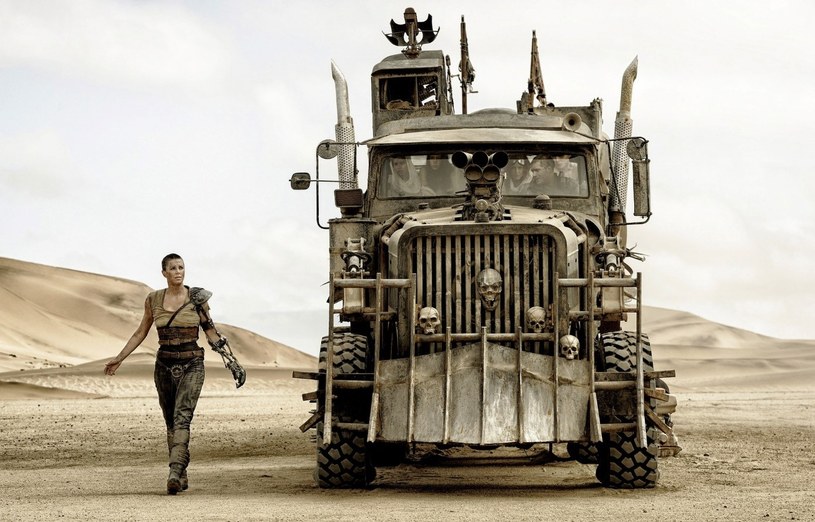 Robiący niezwykłe wrażenie pojazd filmu"Mad Max: Na drodze gniewu" to Mercedes-Benz W123 /East News