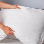 Robię to z poduszkami raz w miesiącu. Są białe i czyściutkie bez prania 