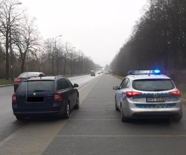 Robił z auta zdjęcia policjantom. I wpadł w kłopoty