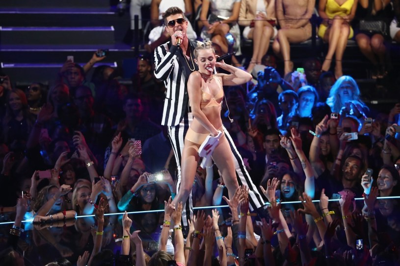 Robin Thicke i Miley Cyrus /Neilson Barnard /Getty Images
