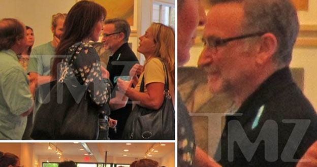 Robin Williams na sobotnim wernisażu, dzień przed popełnieniem samobójstwa - fot. TMZ.com /