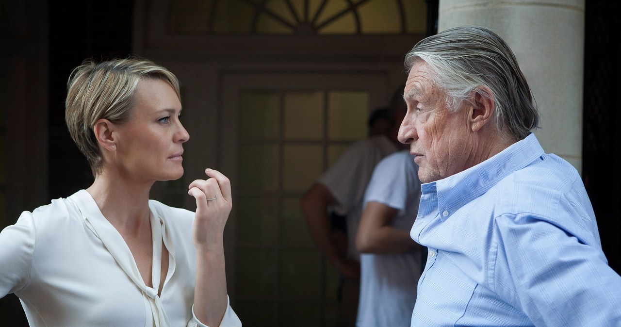 Robin Wright i Joel Schumacher na planie serialu "House of Cards" /Netflix /Agencja FORUM