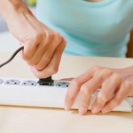 Robisz tak z przedłużaczem? To bardzo niebezpieczny nawyk