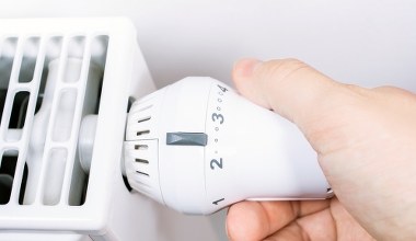 Robisz to, by zaoszczędzić na ogrzewaniu? Nieświadomie podnosisz rachunki