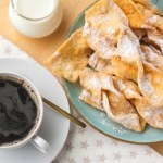 Robisz to przy smażeniu faworków? To dlatego wychodzą twarde i niesmaczne 