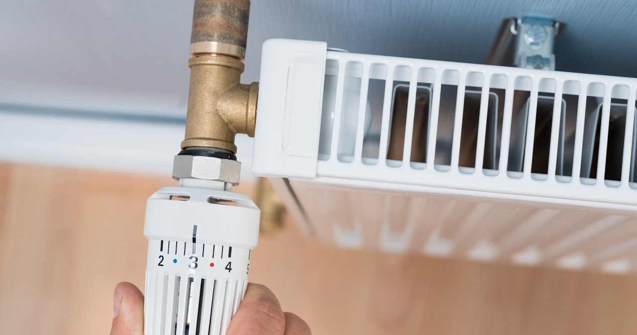 ​Robisz to z kaloryferem? Uważaj, możesz dostać karę /123RF/PICSEL