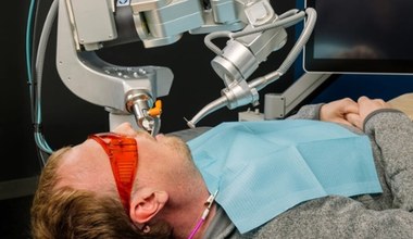 Robot-dentysta wykonuje pierwszy zabieg na człowieku. Skraca "cierpienie" do 15 min