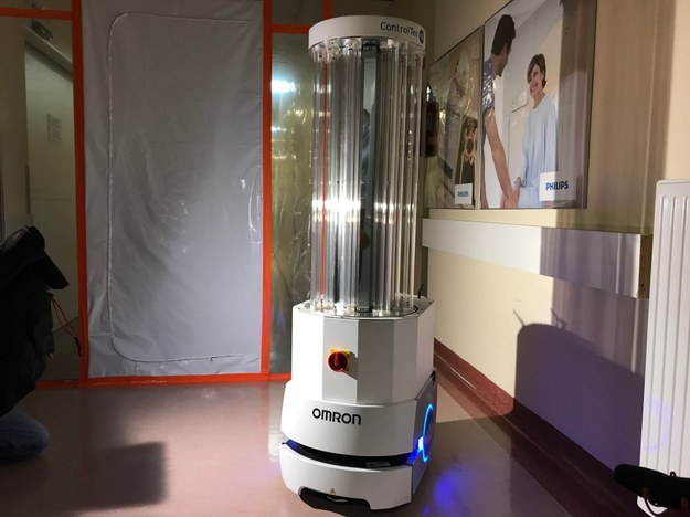 Robot do dezynfekcji pomaga walczyć z koronawirusem /Paweł Pyclik /RMF FM