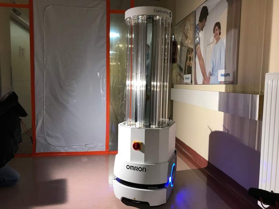 Robot do dezynfekcji pomaga walczyć z koronawirusem /Paweł Pyclik /RMF FM