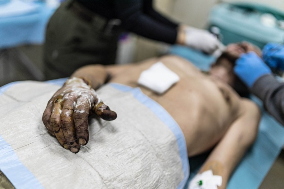 Ranny Ukrainiec czekał 33 dni. Wysłali po niego robota