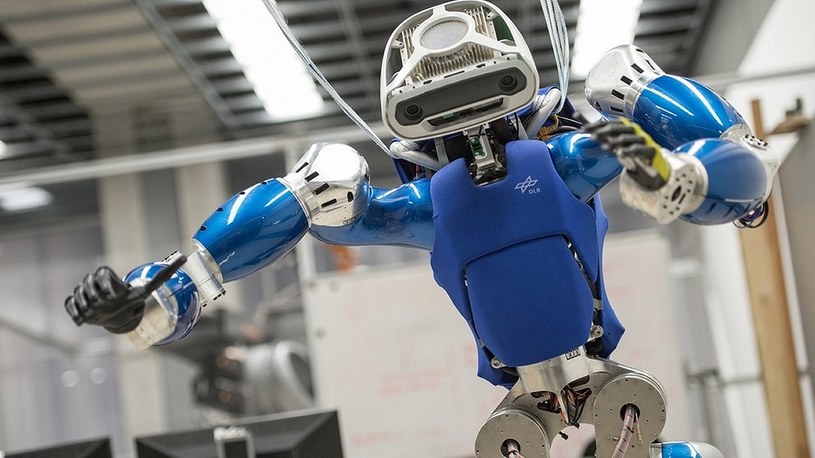 Robot humanoidalny TORO, podobnie jak ludzie, stara się utrzymać równowagę /Geekweek
